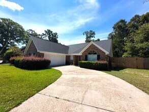 Building Photo - 7165 Ashmoor Dr N