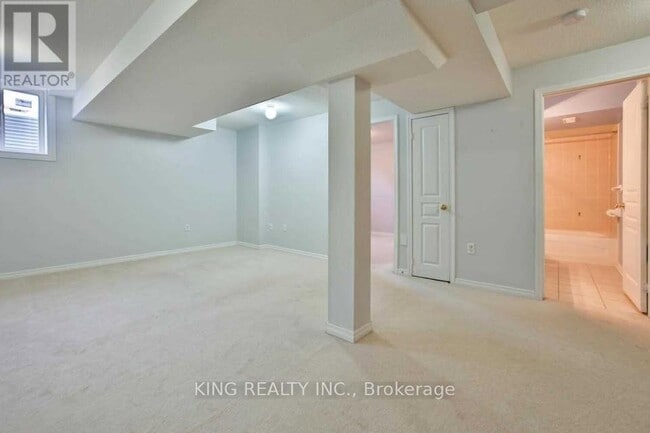 Photo du bâtiment - 44 Kimble Ave