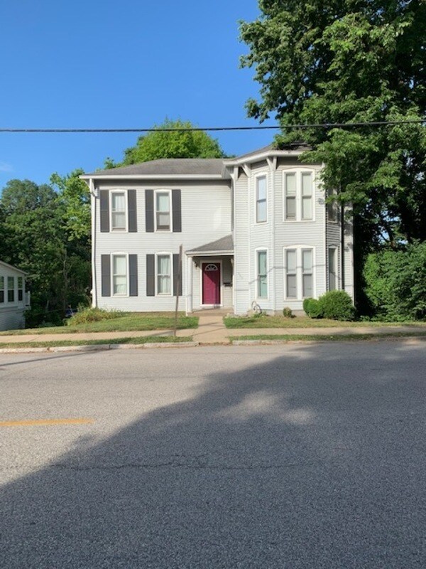 902 State St Unit Apt. A, Alton, IL 62002 Condo for Rent in Alton, IL