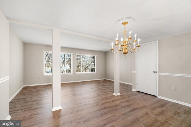 Foto del edificio - 16057 Dorset Rd