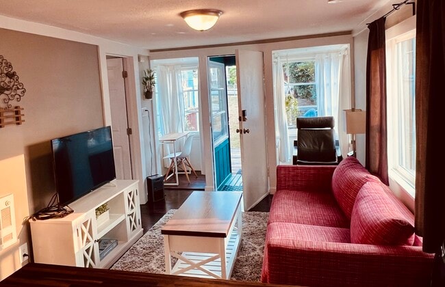 Building Photo - 1938 5th St