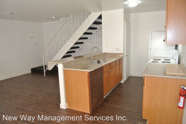 Building Photo - 1414 Sycamore Dr