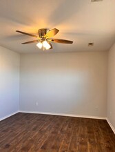 Building Photo - 2212 E 8th St