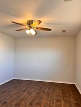 Building Photo - 2212 E 8th St