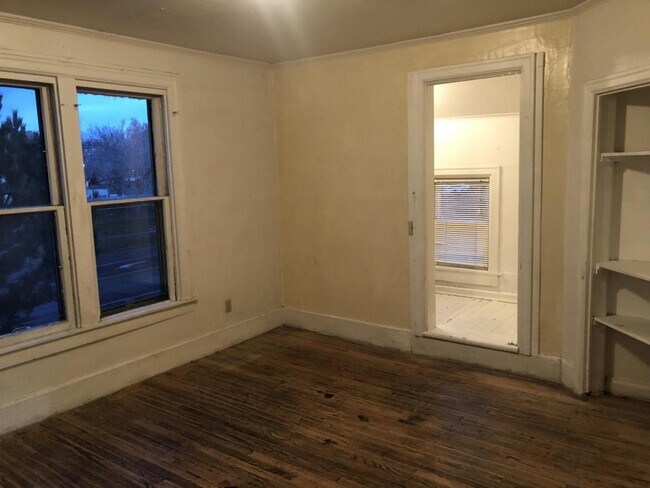 Building Photo - 115 S. 6th St. #2 Yakima, WA 98901