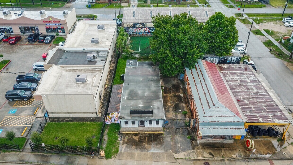 Building Photo - 1804 N Main St