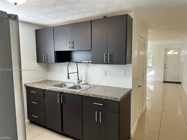 Foto del edificio - 3 br, 2 bath House - 6128 SW 21st St # 6128
