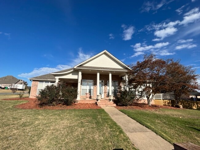 Building Photo - Beautiful River Plantation Home in Mayflow...