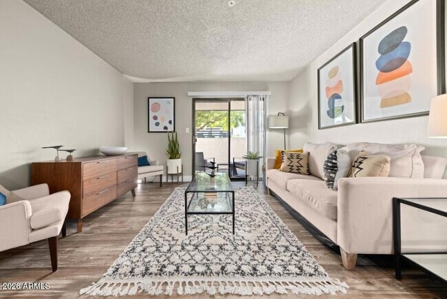 Foto del edificio - 1975 E University Dr