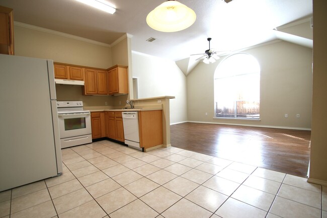 Building Photo - 105-107 Brazos Ln