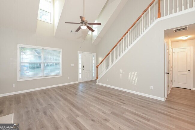 Foto del edificio - 6492 Grand Hickory Dr
