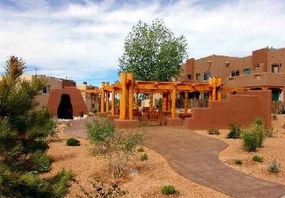 Foto del edificio - 2210 Miguel Chavez Rd