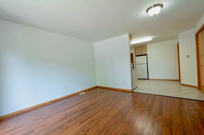 Building Photo - 811 S Claremont Ave