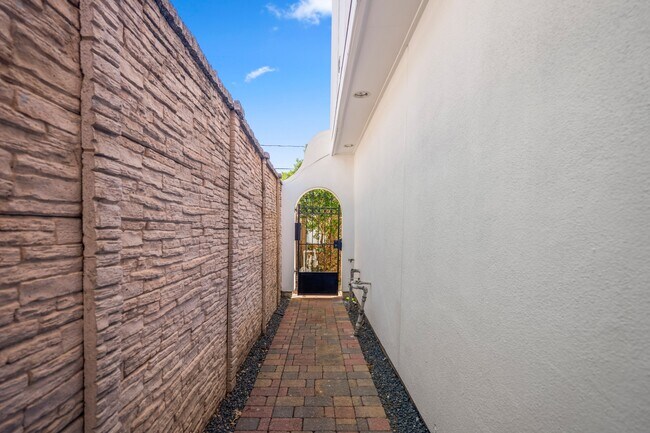 Foto del edificio - 1217 E 28th St