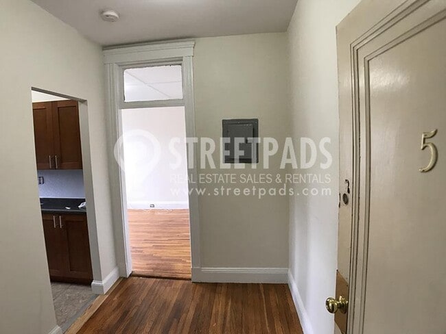 Building Photo - bedroom in Boston MA 02215