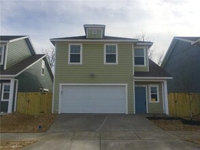 Building Photo - 2413 SW Arbor Rd