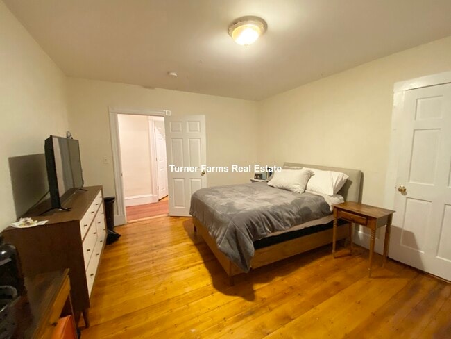 Building Photo - 38 Calumet St