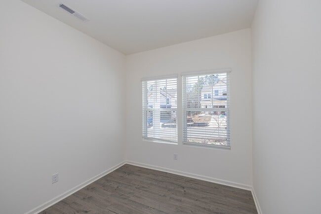Building Photo - 823 Scotch Meadows Loop