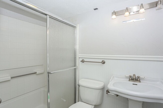 Foto del edificio - 815 Columbine Rd