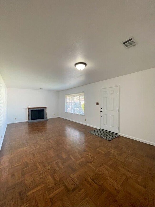 Foto del edificio - Nor Cal Realty, Inc - 3 bedroom 1 bath wit...