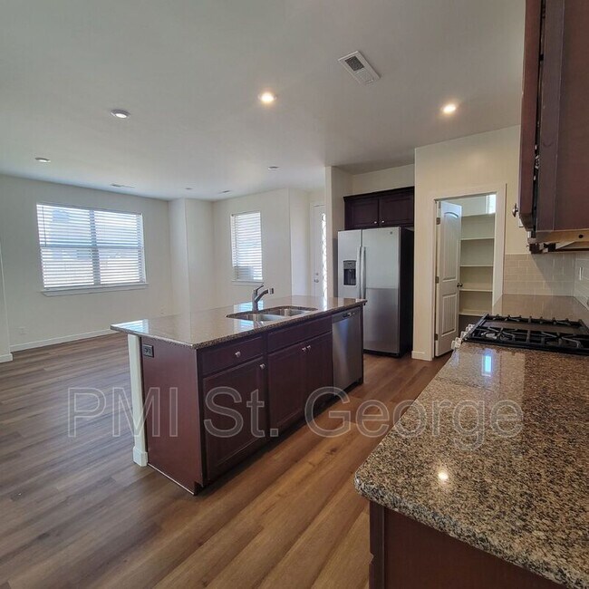 Foto del edificio - 5704 S Adobe Sun Dr