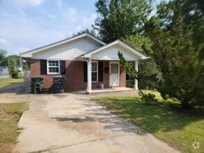 Building Photo - 1598 Henley St