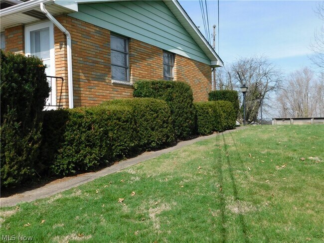 Foto del edificio - 72100 Sharon Rd