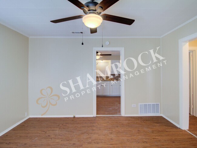 Building Photo - 2/1 Waco ISD House