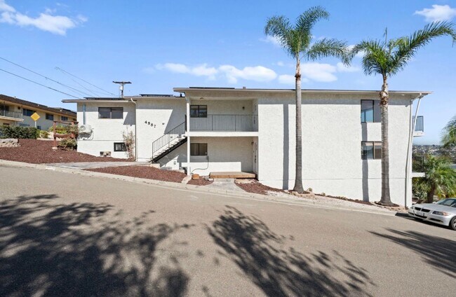 Foto del edificio - 3 Bed 2 Bath Townhouse For Rent in Pacific Beach.