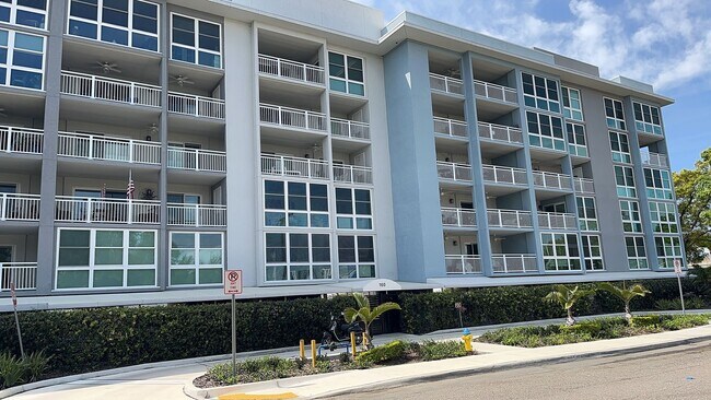 Building Photo - Davis Islands 2 bedroom 2 bathroom condo f...