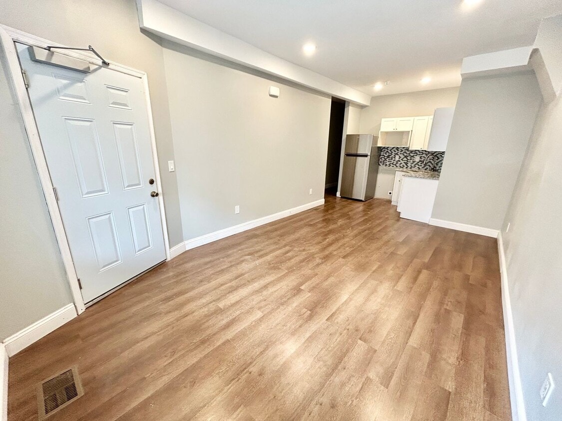 Foto principal - 325 N 62nd St