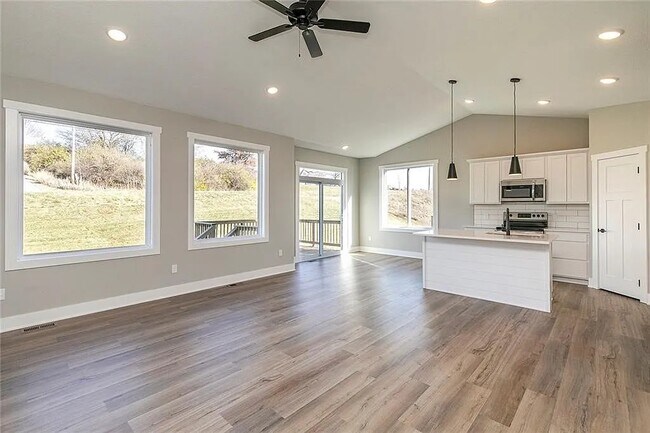 Foto del edificio - 529 Meadows Ct