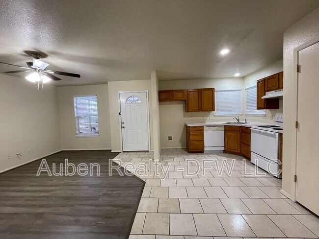 Foto del edificio - 121 Cambridge Dr