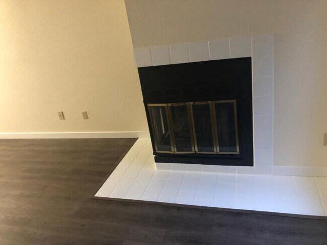 Building Photo - 1 bedroom in Seattle WA 98133