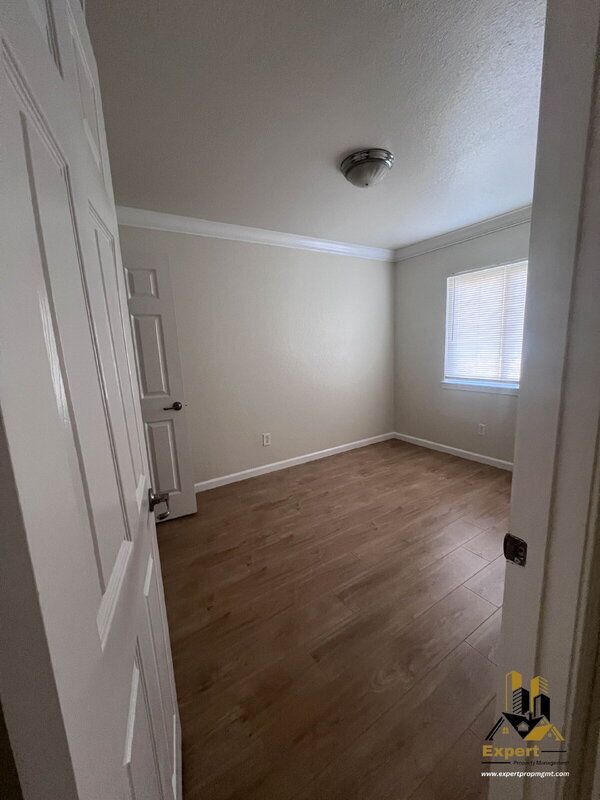 Foto del edificio - 480 Lindley Dr