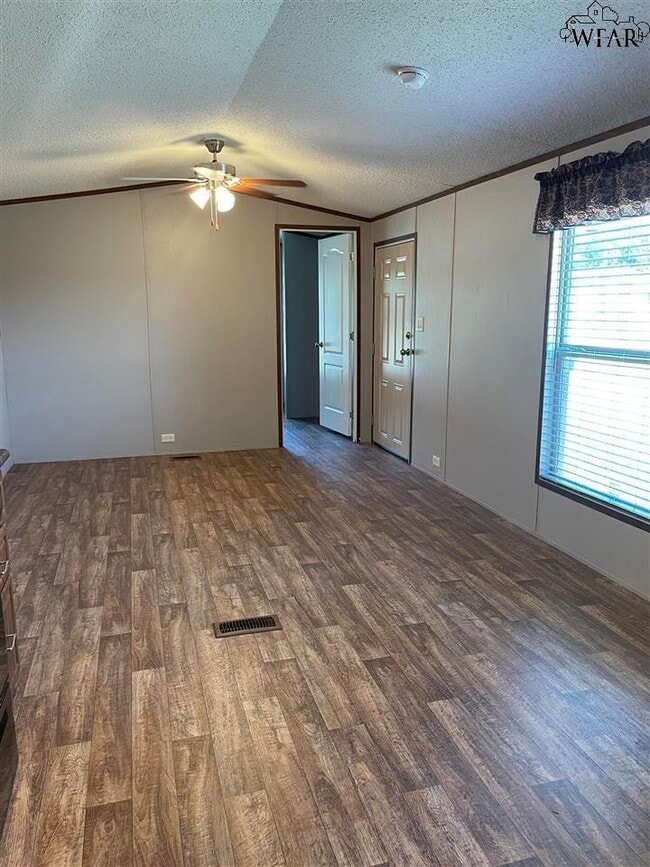 Building Photo - 1007 S Wall St