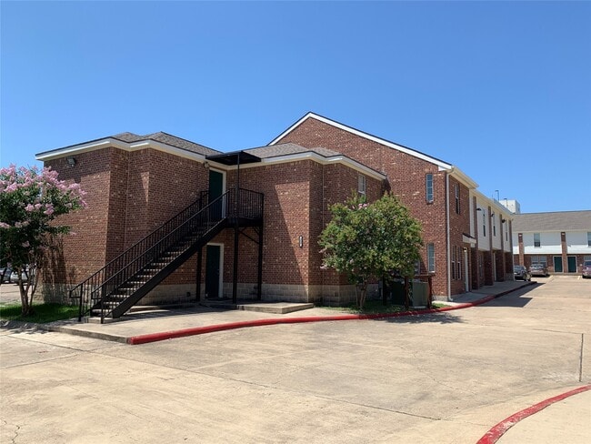 Foto del edificio - 4504 College Main St