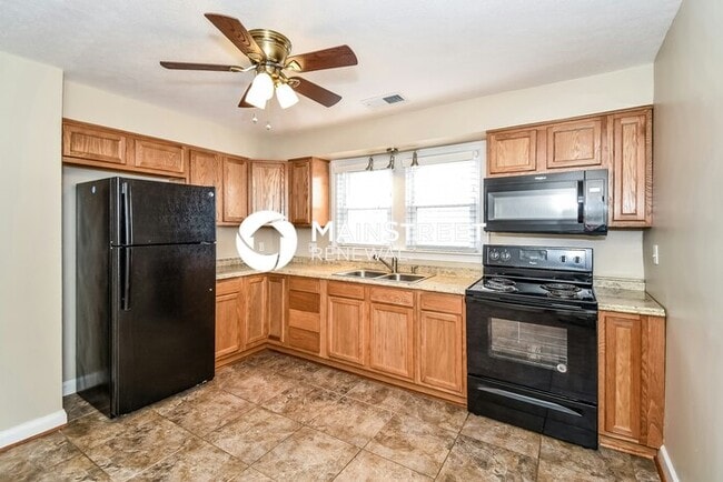 Building Photo - 4 Bedroom Pet-Friendly Home in Louisville,...