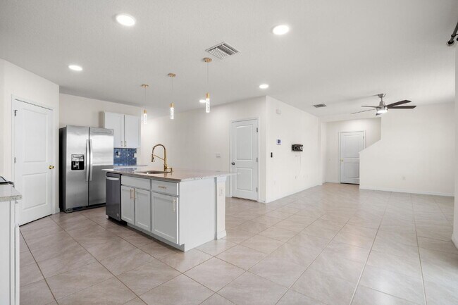 Building Photo - Home For Rent in Wesley Chapel!