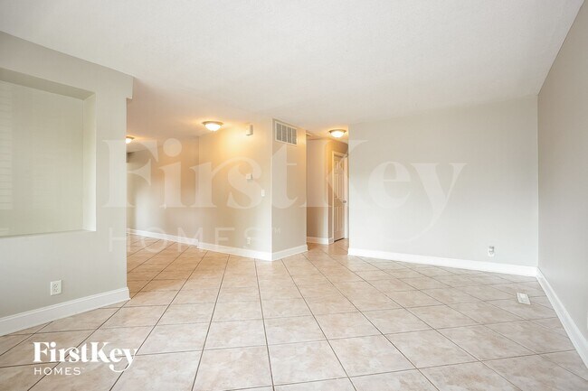Foto del edificio - 811 Salem Ln