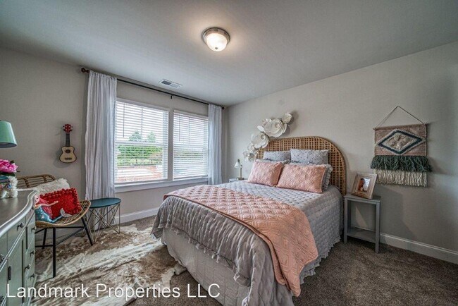 Building Photo - 3 br, 2.5 bath House - 932 Aileen Circle