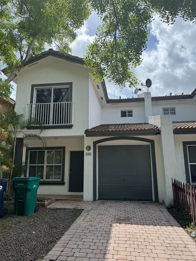 Foto principal - 880 SW 6th Ave