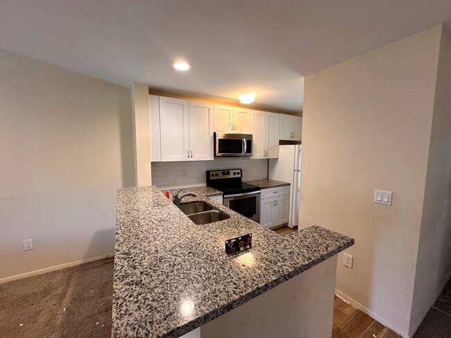 Foto del edificio - 4815 Via Palm Lakes