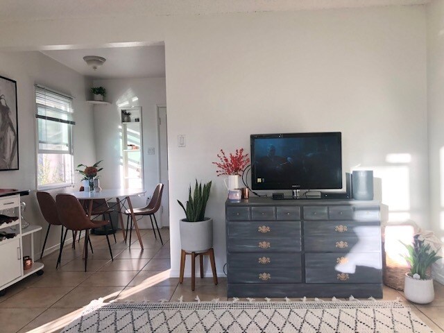 sala de estar - 9068 Lucerne Ave