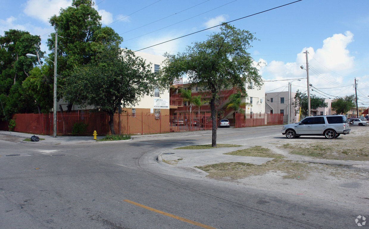 Primary Photo - Miami View Apartments