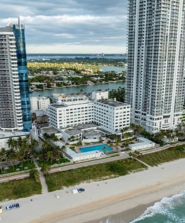 Building Photo - 6345 Collins Ave