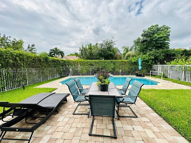 Building Photo - 4 br, 2.5 bath House - 4214 Sabal Ridge Cir