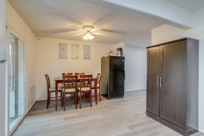 Building Photo - 11646 Lincoln St