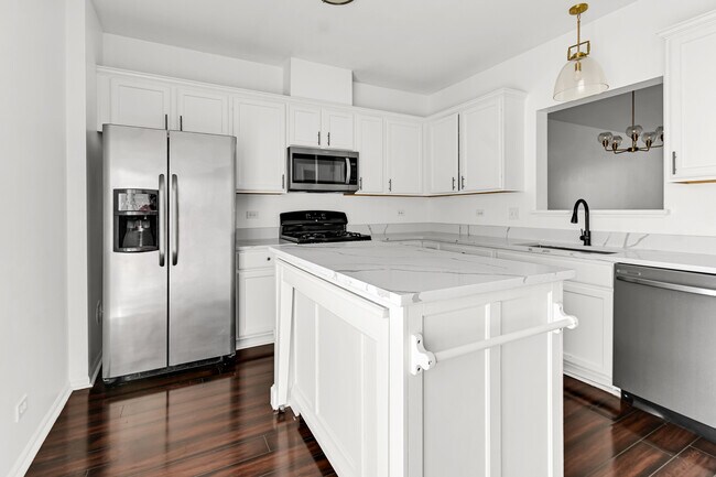 Foto del edificio - 7515 Savoy Ln