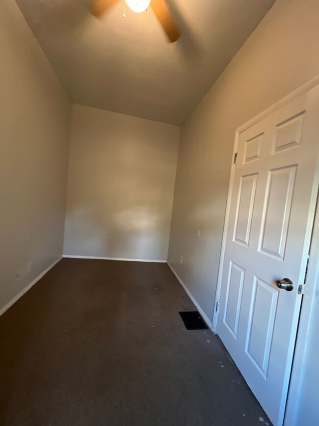 Building Photo - 16102 Parkgrove Ave